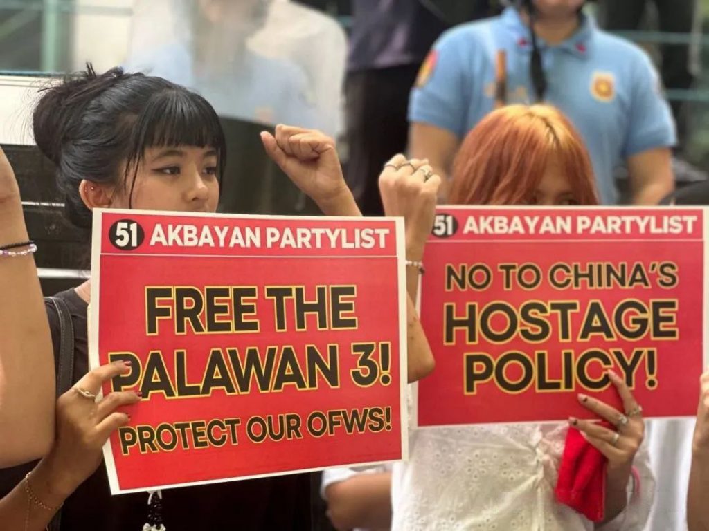 抗议者冲进马卡蒂中国领事馆，要求释放“巴拉望三人组”-白菜网大全-白菜网社区-高质量白菜论坛